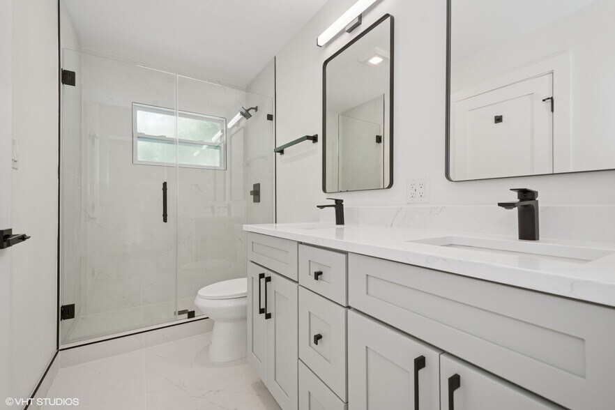 More Photos Of 2655 Bay St, Sarasota Apartments For Sale