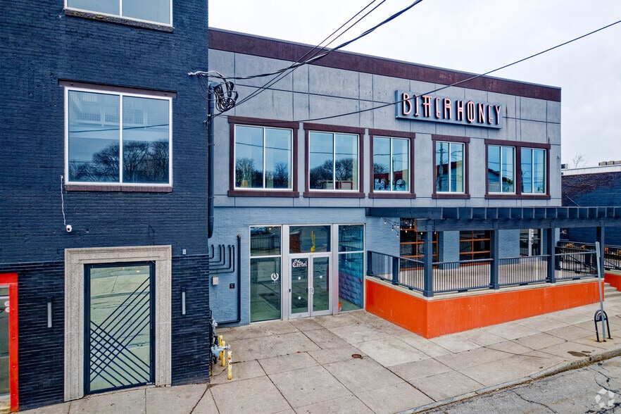 More Photos Of 127-131 Railroad St, Rochester Loft Creative Space For Lease