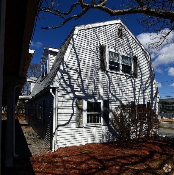 More Photos Of 346 Gifford St, Falmouth Office For Sale