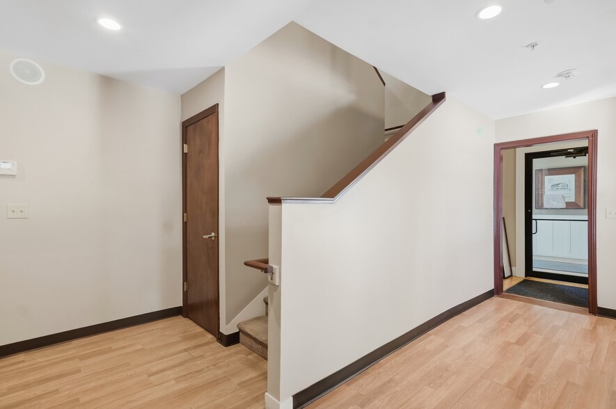 More Photos Of 28 Green St, Newburyport Unknown For Lease