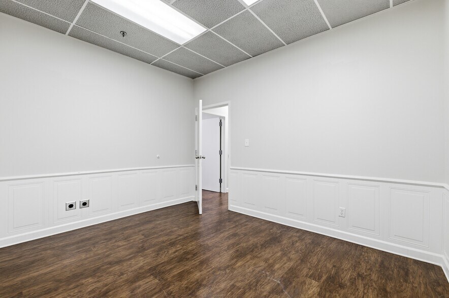 More Photos Of 104-176 Cude Ln, Madison Medical For Lease