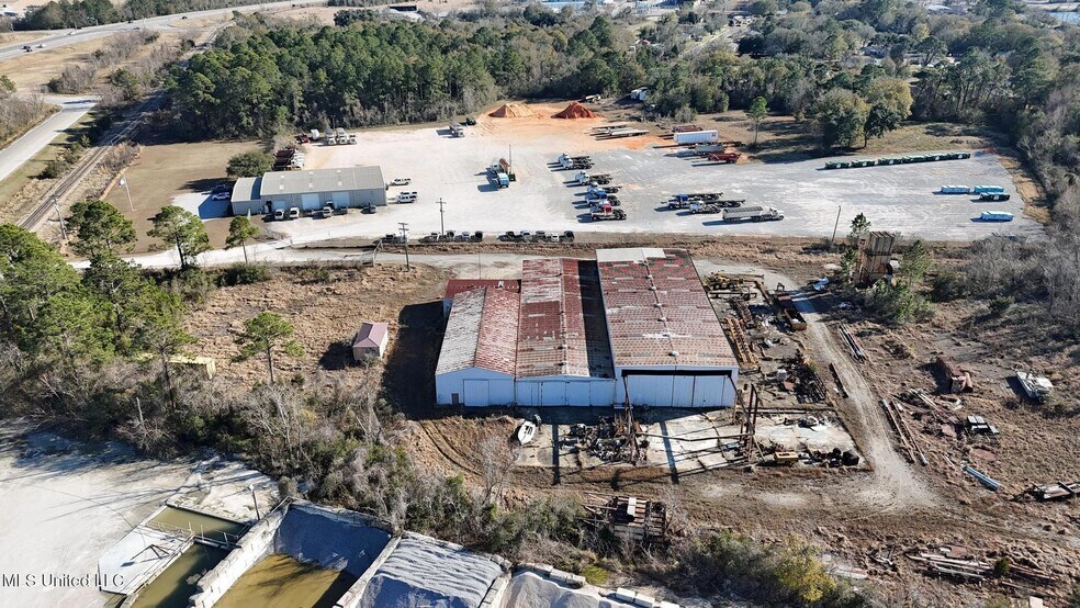 More Photos Of 5309 Industrial Rd, Pascagoula Warehouse For Sale