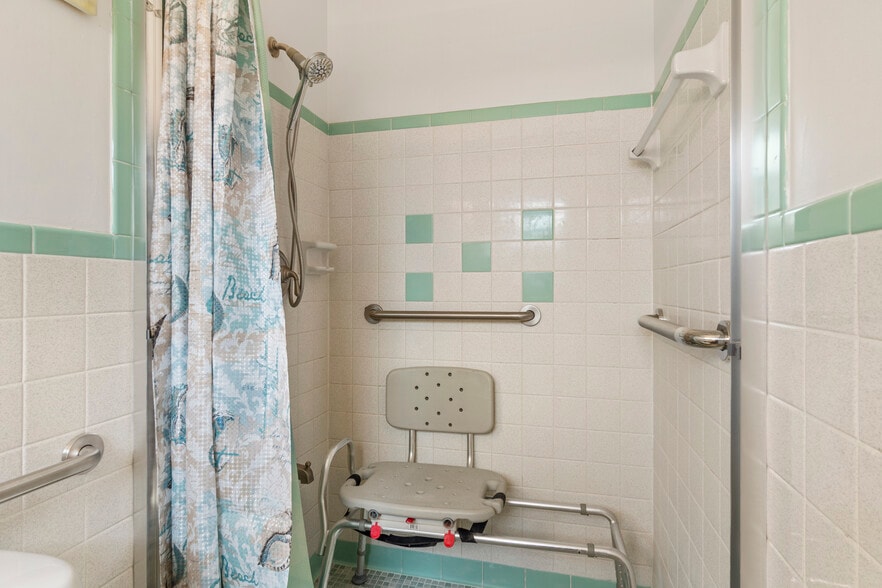 More Photos Of 207 W Wheeler Rd, Seffner Assisted Living For Sale
