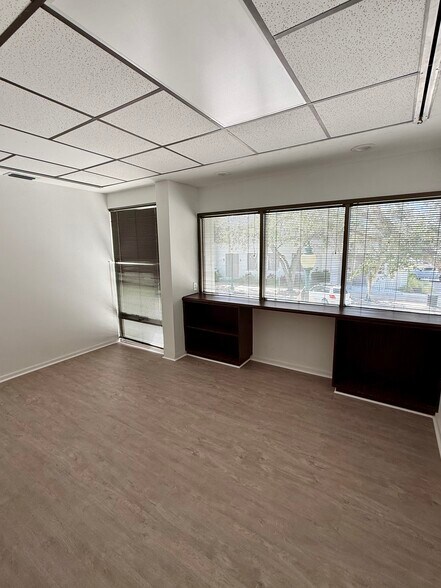 More Photos Of 2155 Main St, Sarasota Medical For Lease