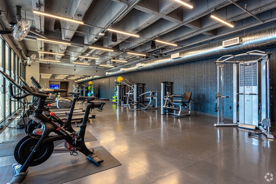More Photos Of 2345 Grand Blvd, Kansas City Office For Sale