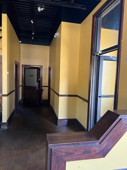 More Photos Of 2080 Lower Roswell Rd, Marietta Restaurant For Lease