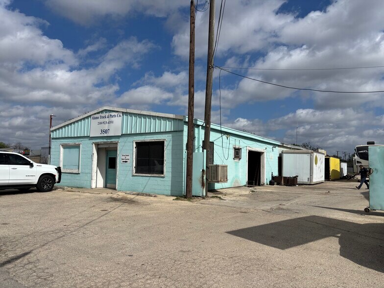 More Photos Of 3507 SW Military Dr, San Antonio Freestanding For Sale