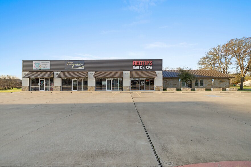 More Photos Of 1417 W State Highway 71, La Grange General Retail For Lease