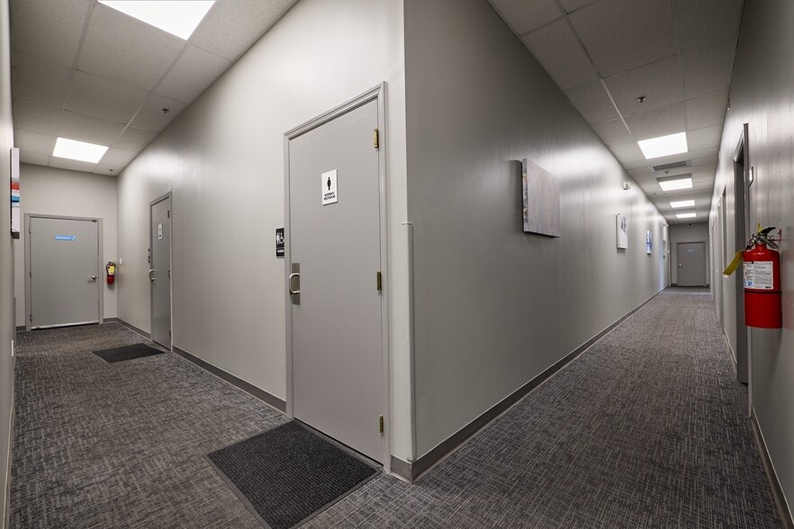 More Photos Of 2507 Investors Row, Orlando Distribution For Lease