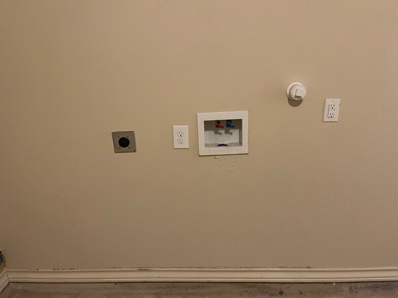 More Photos Of 7002 Donovan Way, San Antonio Apartments For Sale