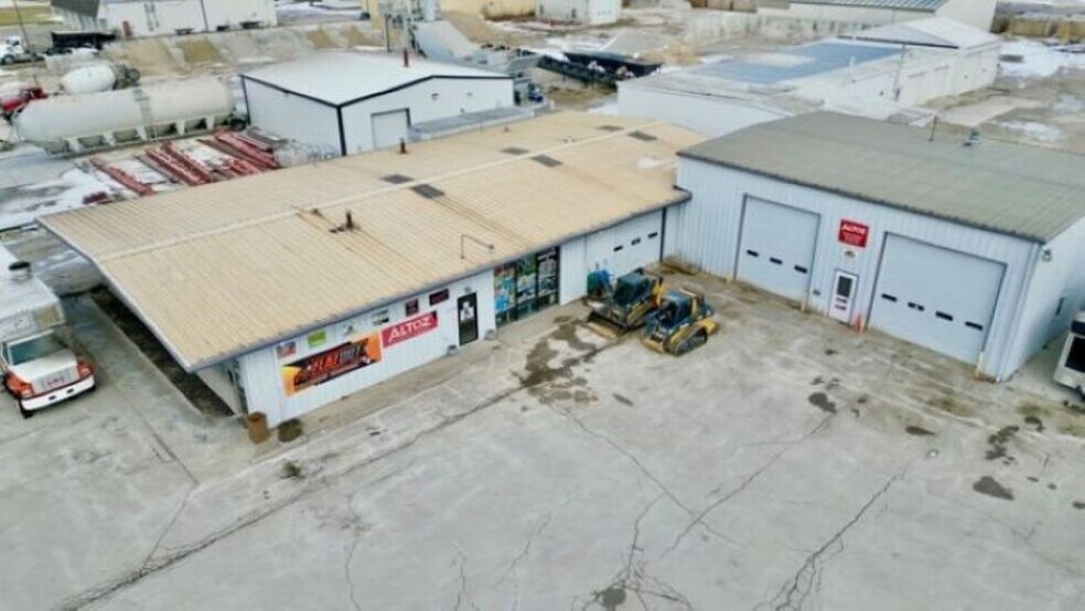 More Photos Of 1304 N Division St, Pontiac Flex For Sale