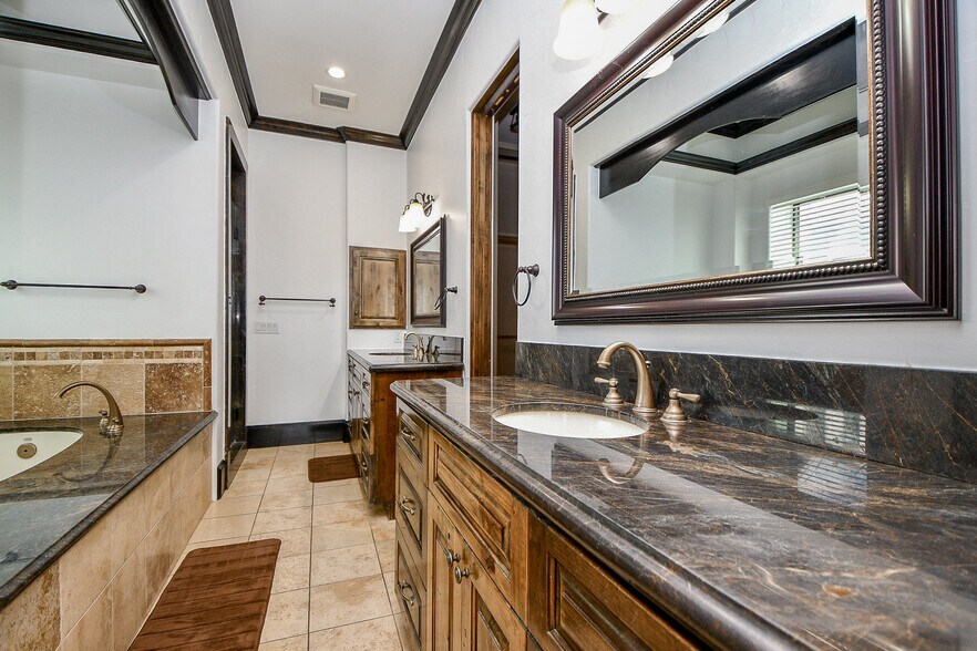 More Photos Of 4119 Allen St, Houston Office For Sale