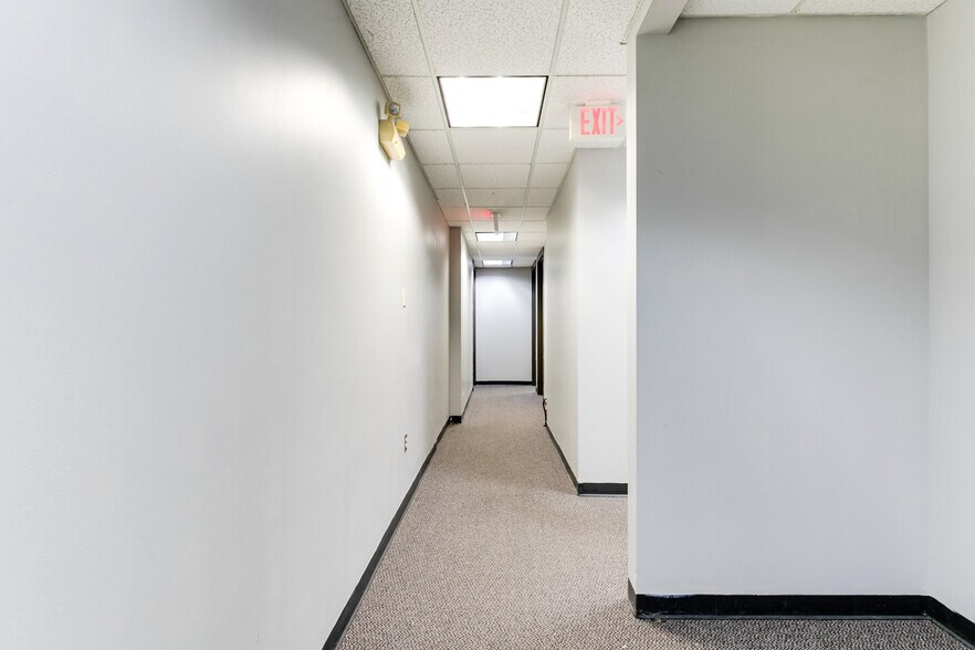 More Photos Of 8917 Fargo Rd, Richmond Office For Lease