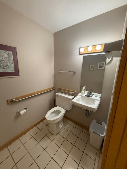 More Photos Of 8287-8289 Loop Rd, Baldwinsville Office For Lease
