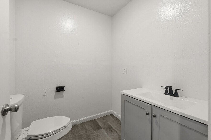 More Photos Of 107 Rice Ln, Huntsville Warehouse For Sale