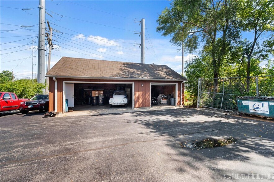 More Photos Of 632 W Colfax St, Palatine Flex For Sale