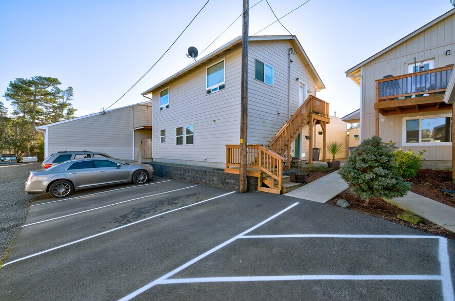 More Photos Of 3003 Highway 101 N, Gearhart Self Storage For Sale