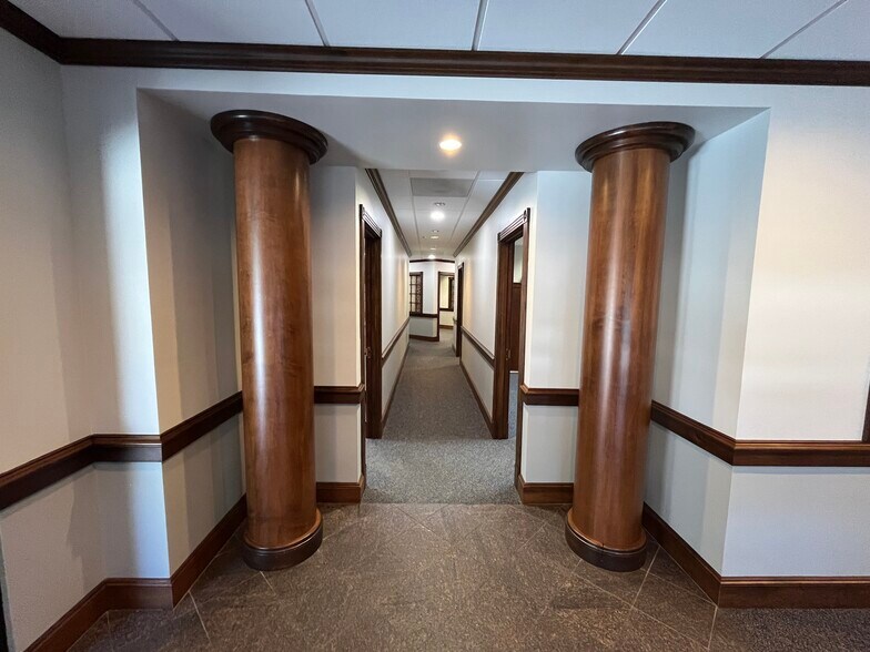 More Photos Of 5202 Shadowbend Pl, The Woodlands Office For Lease
