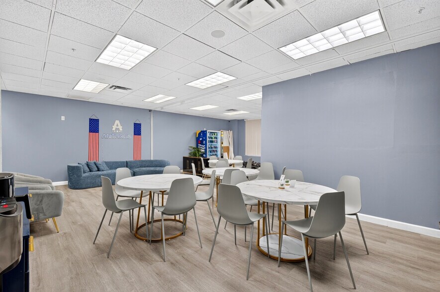 More Photos Of 6200 Metrowest Blvd, Orlando Office For Sale