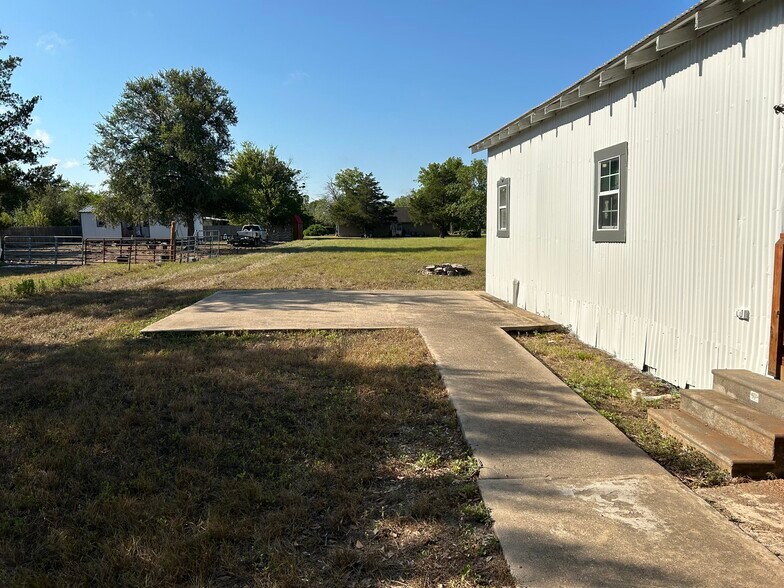 More Photos Of 1006 Spur 515 St, Navasota Restaurant For Lease