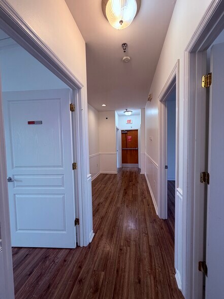 More Photos Of 5722 Hickory Plaza Dr, Nashville Office For Lease