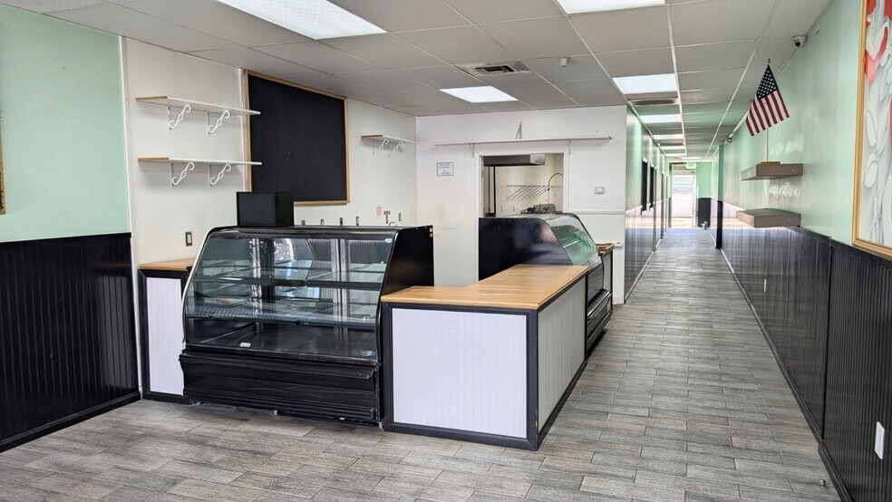 More Photos Of 16527 Bellflower Blvd, Bellflower Storefront For Sale