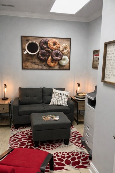 More Photos Of 303 Burwood Dr, Winston-Salem Flex For Lease