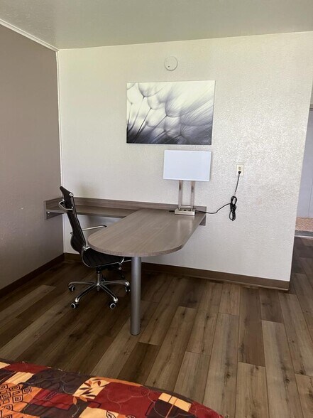 More Photos Of 203 N I-45, Madisonville Hotel For Sale