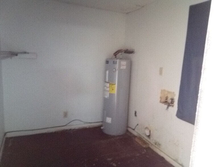 More Photos Of 386 S Commerce St, Big Wells Land For Sale