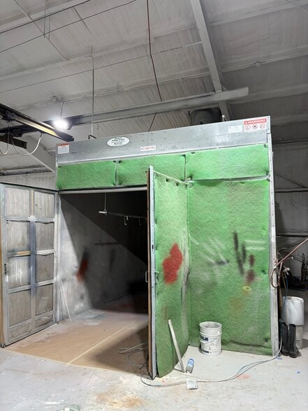 More Photos Of 8981 SE 76th Dr, Portland Industrial For Lease