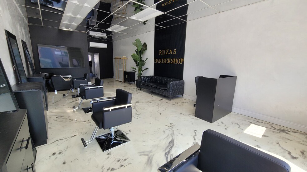 More Photos Of 438 N Fairfax Ave, Los Angeles Storefront For Lease