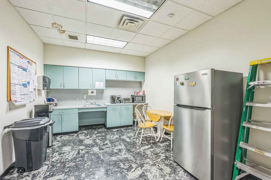 More Photos Of 3618 Hulmeville Rd, Bensalem Flex For Sale