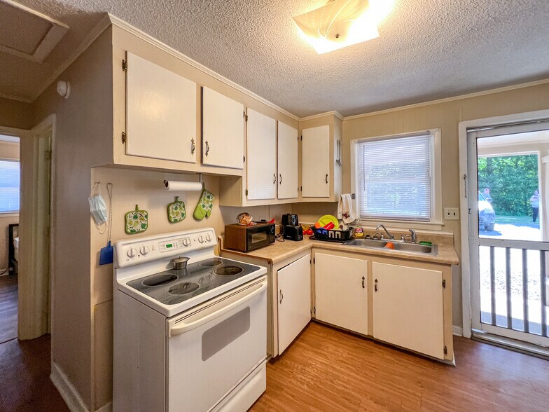 More Photos Of 144 Nottingham Dr, Forest City Apartments For Sale