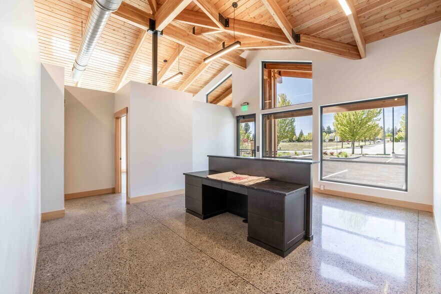 More Photos Of 8512 N Wayne Dr, Hayden Flex For Lease