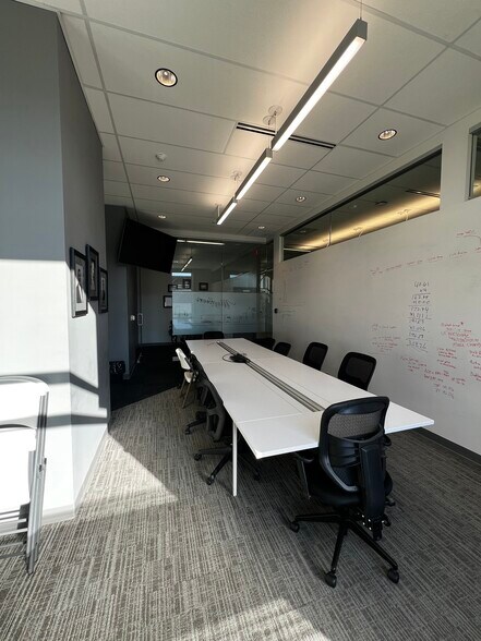 More Photos Of 902 E Market St, Indianapolis Office For Lease