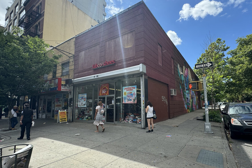 Primary Photo Of 2198 3rd Ave, New York General Retail For Lease