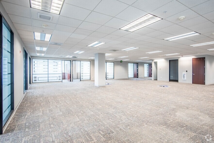 More Photos Of 4515 N River Blvd, Cedar Rapids Unknown For Lease