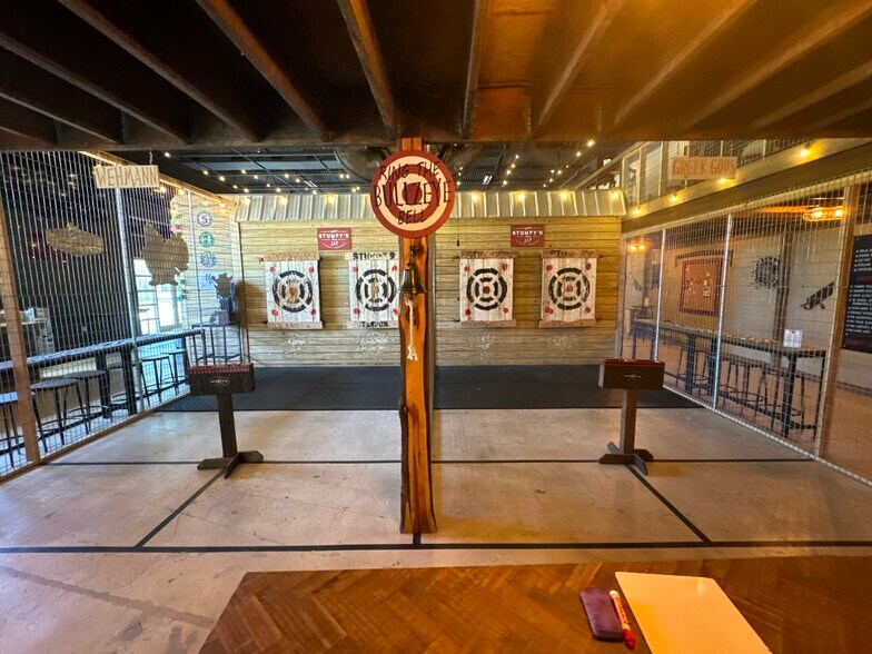 More Photos Of 201 E Center St, Tarpon Springs Bar For Lease