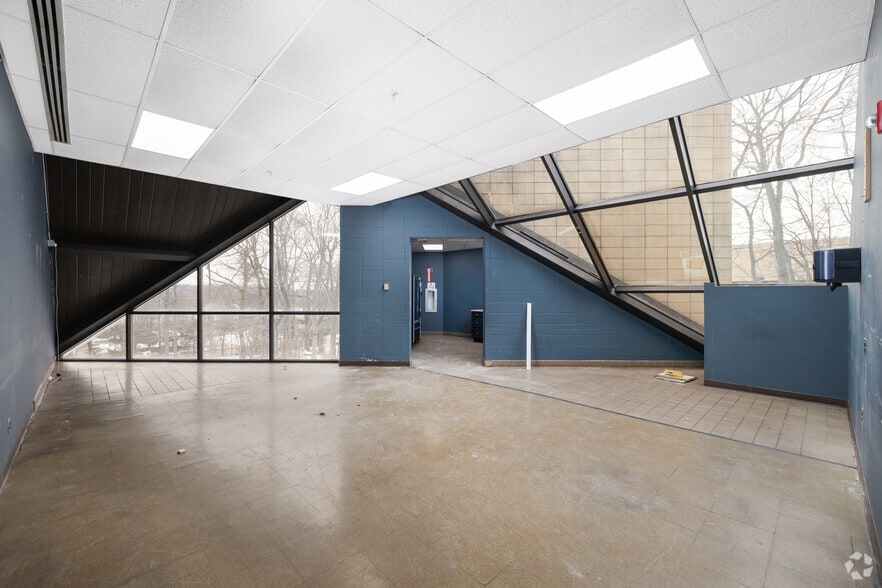 More Photos Of 500 Corporate Dr, Mahwah Flex For Sale