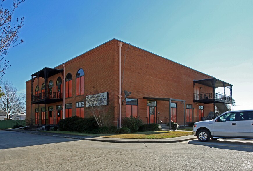 More Photos Of 7370 Chef Menteur Hwy, New Orleans Lodge Meeting Hall For Sale