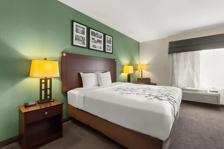 More Photos Of 18150 McKay Dr, Humble Hotel For Sale
