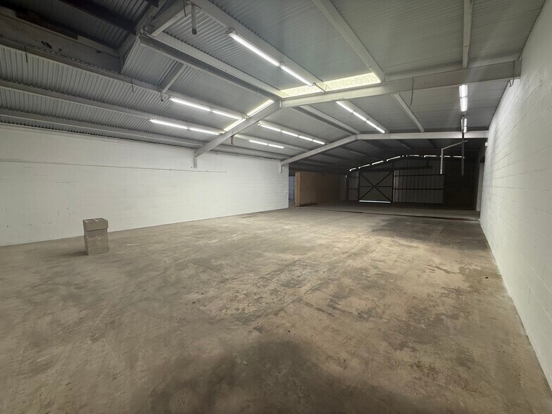 More Photos Of 4907 NW Industrial Dr, San Antonio Warehouse For Lease