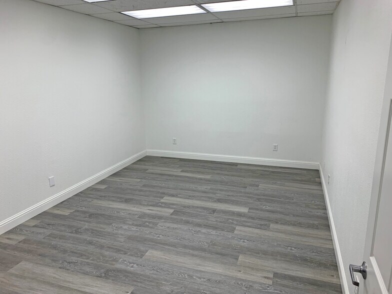 More Photos Of 415-419 E Cross Ave, Tulare Office For Lease