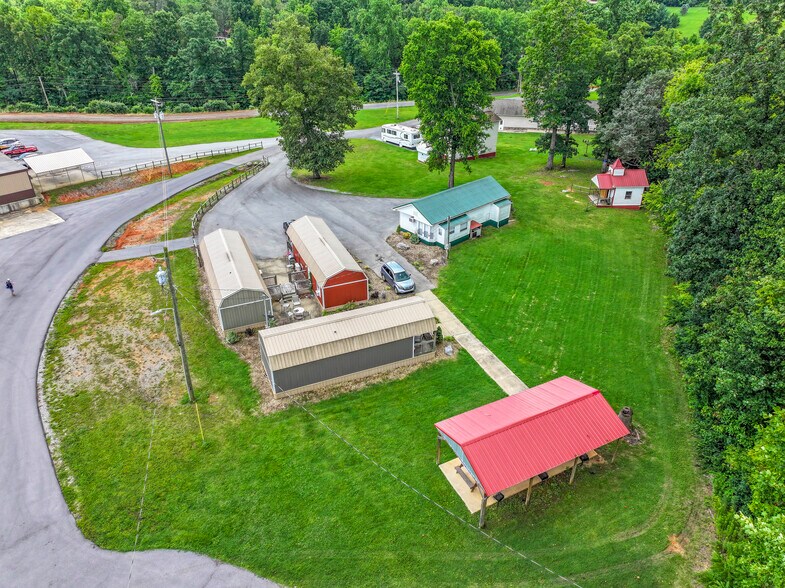 More Photos Of 104 Circle Rd, Newport Manufactured Housing Mobile Home Park For Sale