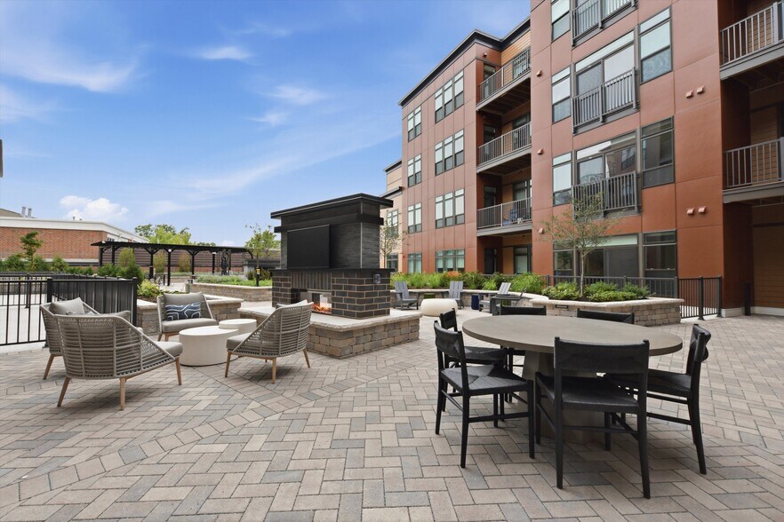 More Photos Of 1850 Glenview Rd, Glenview Apartments For Lease
