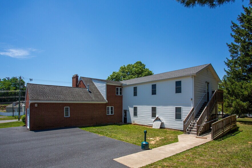 More Photos Of 2352 Jefferson Hwy, Waynesboro Office For Lease