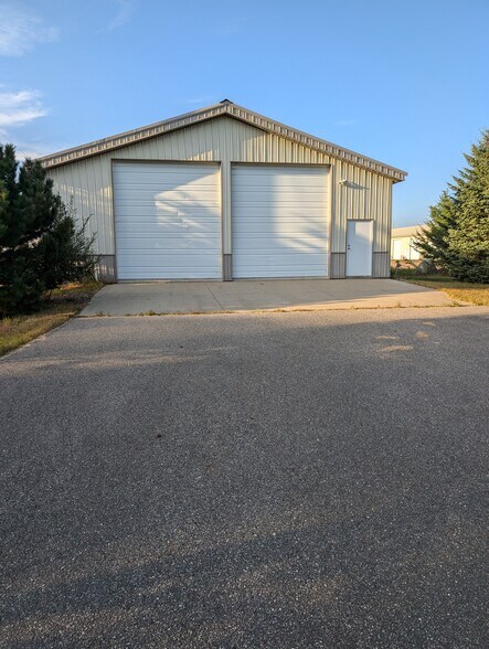 More Photos Of 780 E Pearl St, Kasota Warehouse For Sale