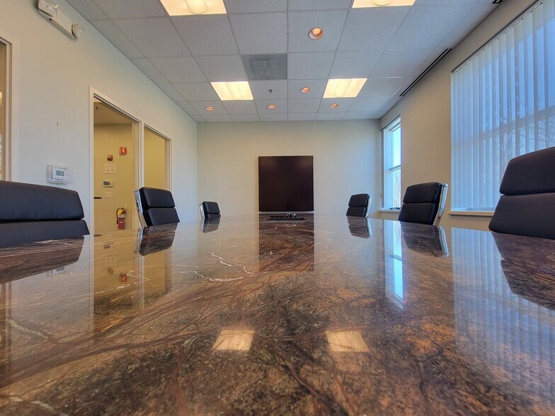 More Photos Of 302 Weymouth St, Rockland Office For Lease