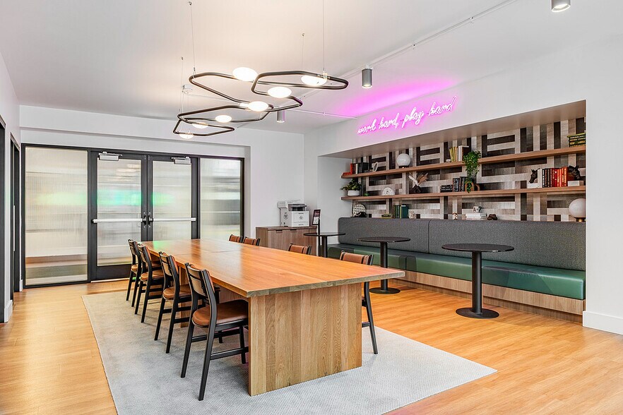 More Photos Of 555 W Kinzie St, Chicago Apartments For Lease