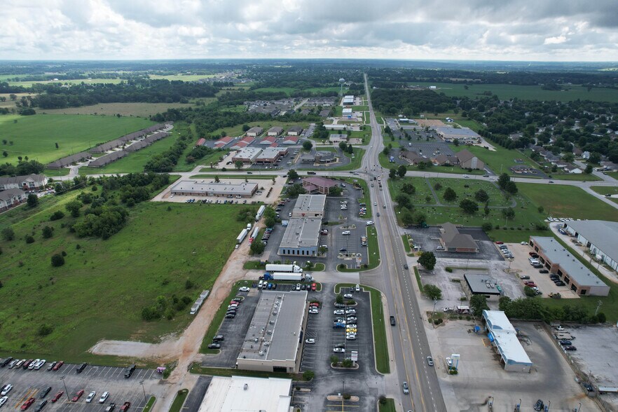 More Photos Of 1501-1513 W State Highway J, Ozark General Retail For Lease